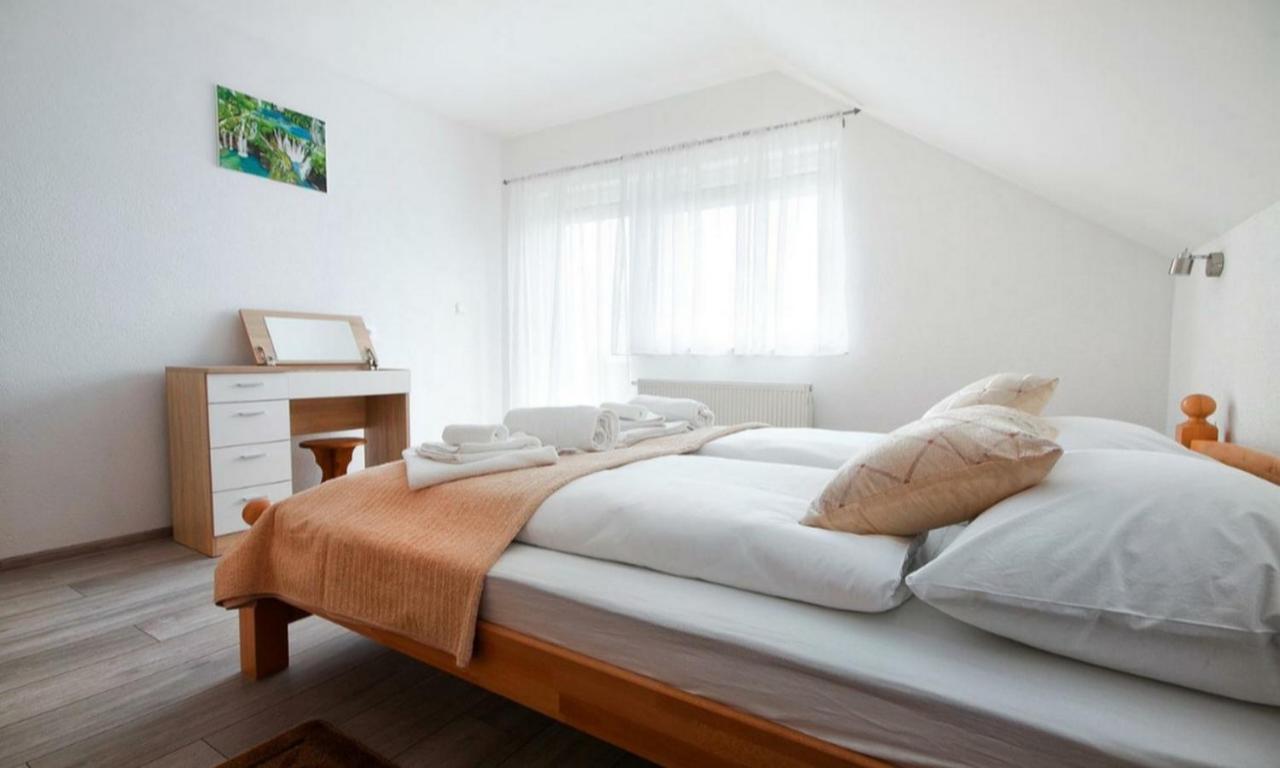 Apartment Josipa セリステ・ドゥレズニツコ エクステリア 写真