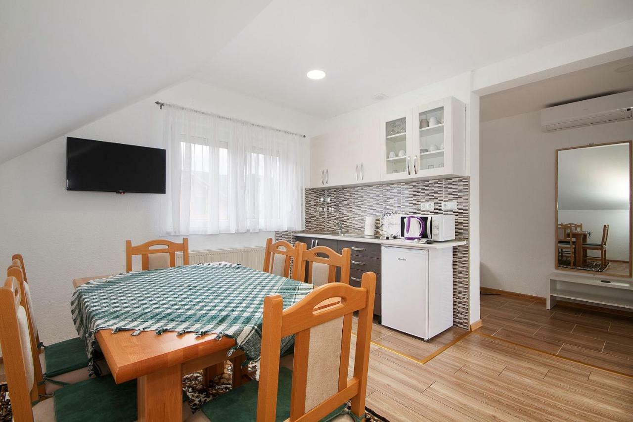 Apartment Josipa セリステ・ドゥレズニツコ エクステリア 写真